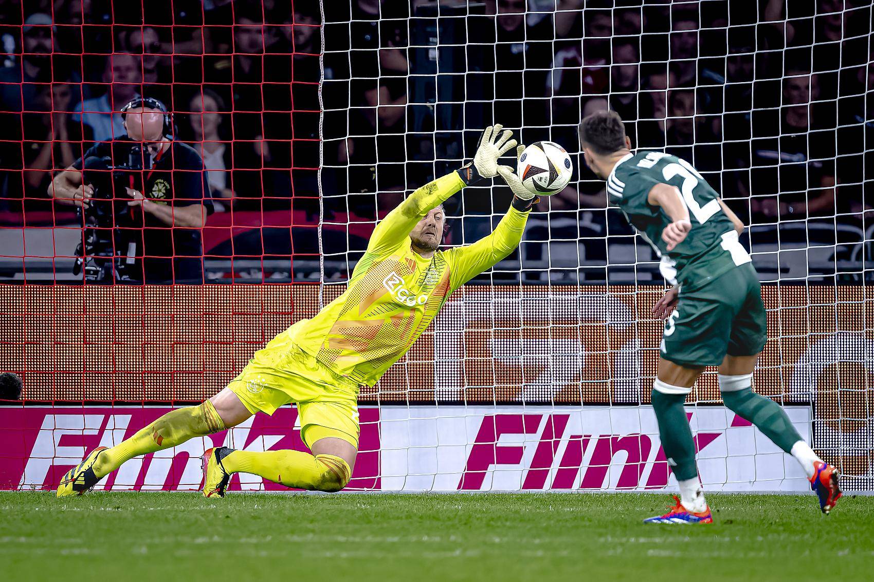 这也行？大坂直美在曼联比赛中惊险取胜赛前阿贾克斯调整名单以备NBA总决赛，今夜上海久事调整名单以备全明星赛(斯瓦泰克2比1战胜大坂直美晋级)